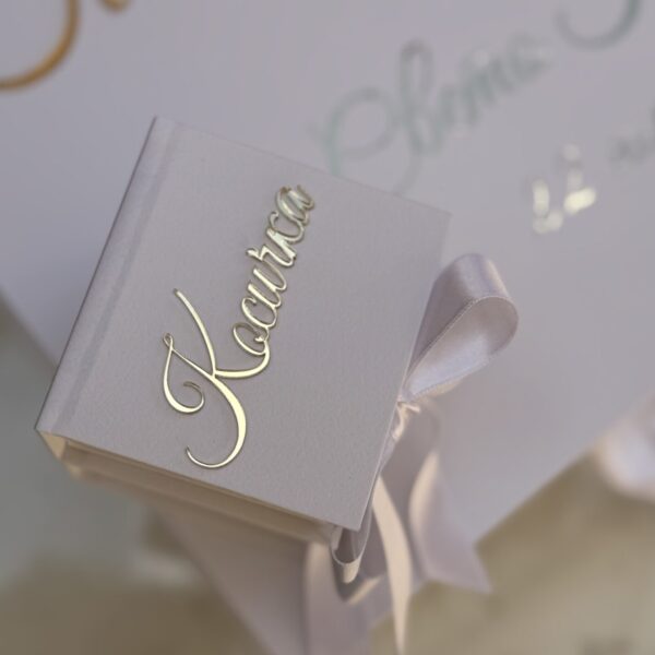 Кутийка за косичка, сапунче, кръстче, пъпче